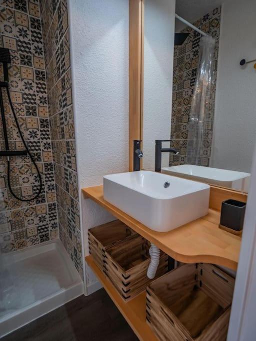 Chaleureux Appartement Face Au Port Sta Lucia, Tout A Pieds, Wifi Saint-Raphael  Exterior photo
